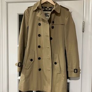 Beige Double-Breasted Women's Trench Coat Sz 4
Fleece lined